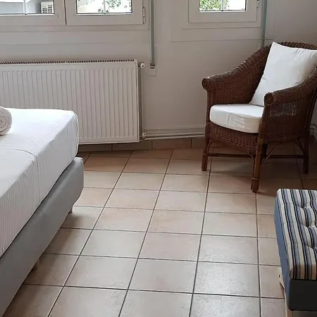 Little Down Town Apartman Hriszí Aktí Haniá
